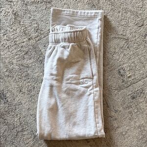 ALO Yoga women’s accolade Heather oatmeal sweatpant xs